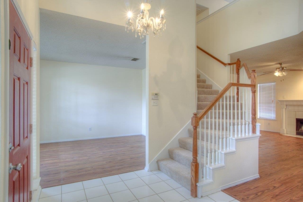 1369 Colby Drive - Photo 3