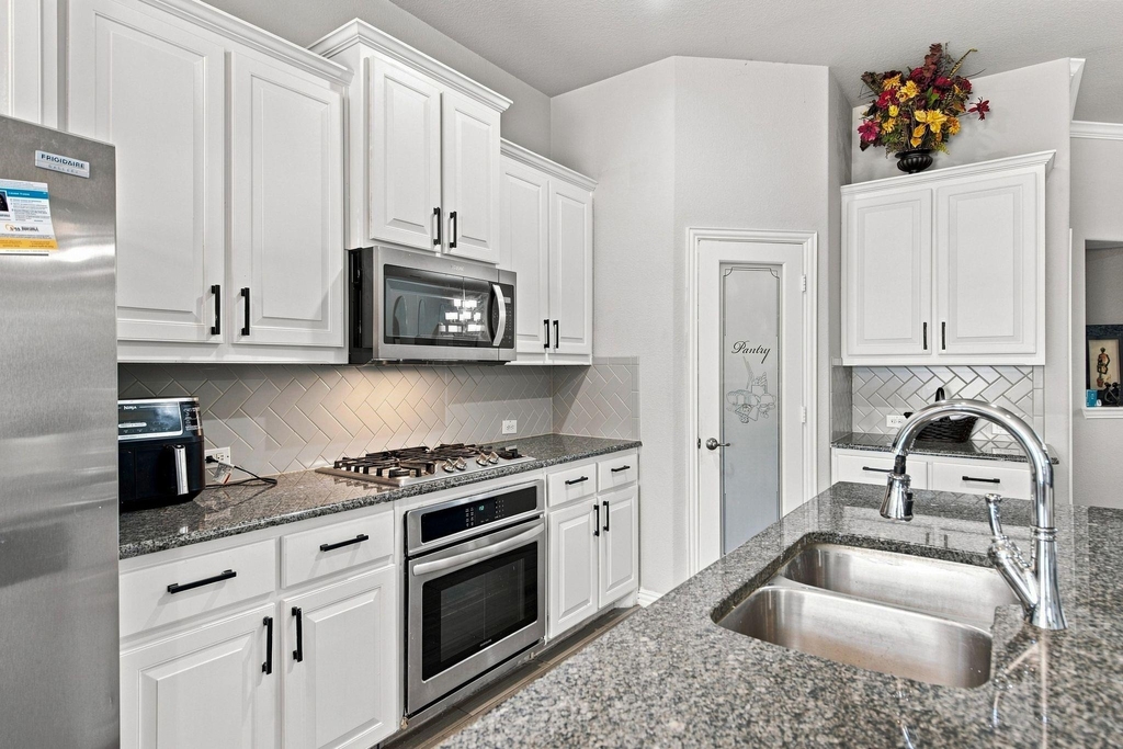3908 Ranchman Boulevard - Photo 2