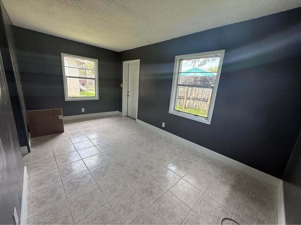 2960 Chickamauga Avenue - Photo 9