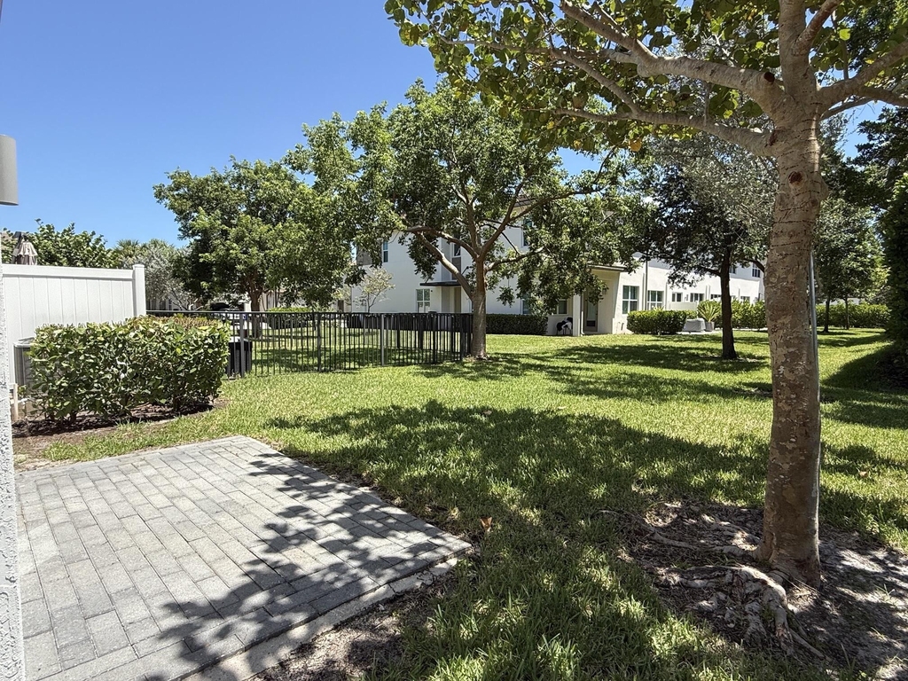9028 Kingsmoor Way - Photo 18