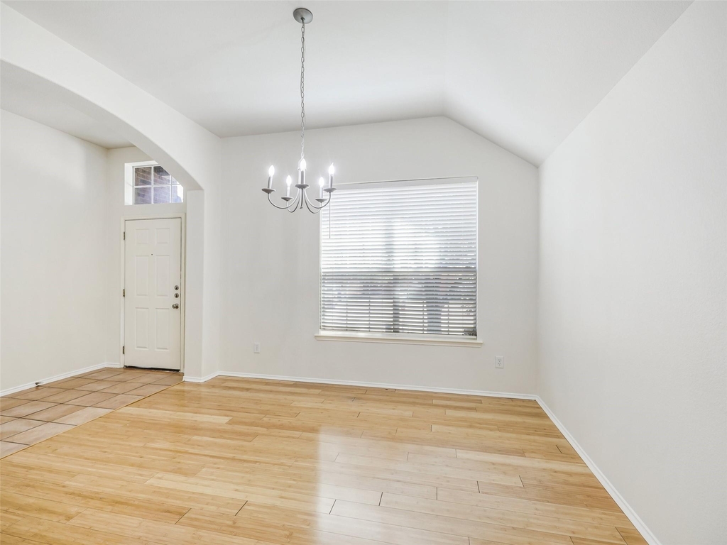 414 Dartmoor Drive - Photo 4