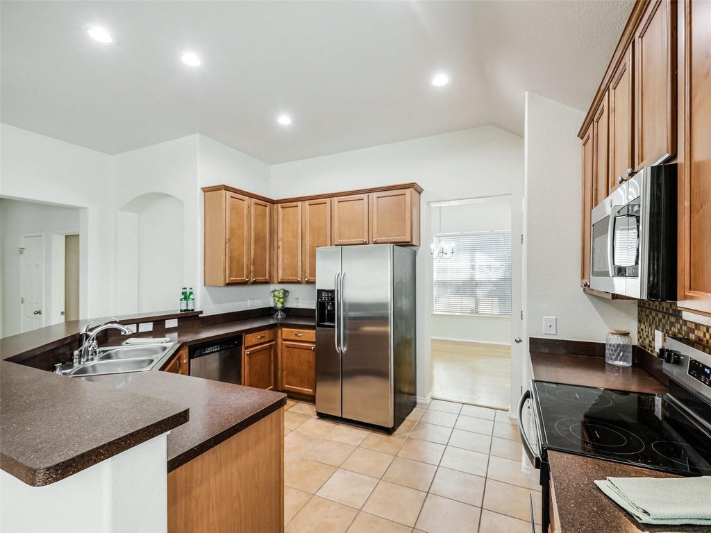 414 Dartmoor Drive - Photo 8