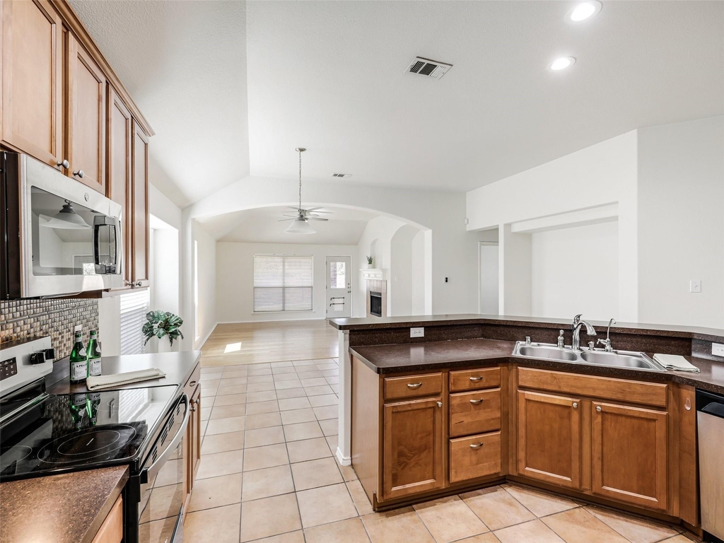 414 Dartmoor Drive - Photo 7