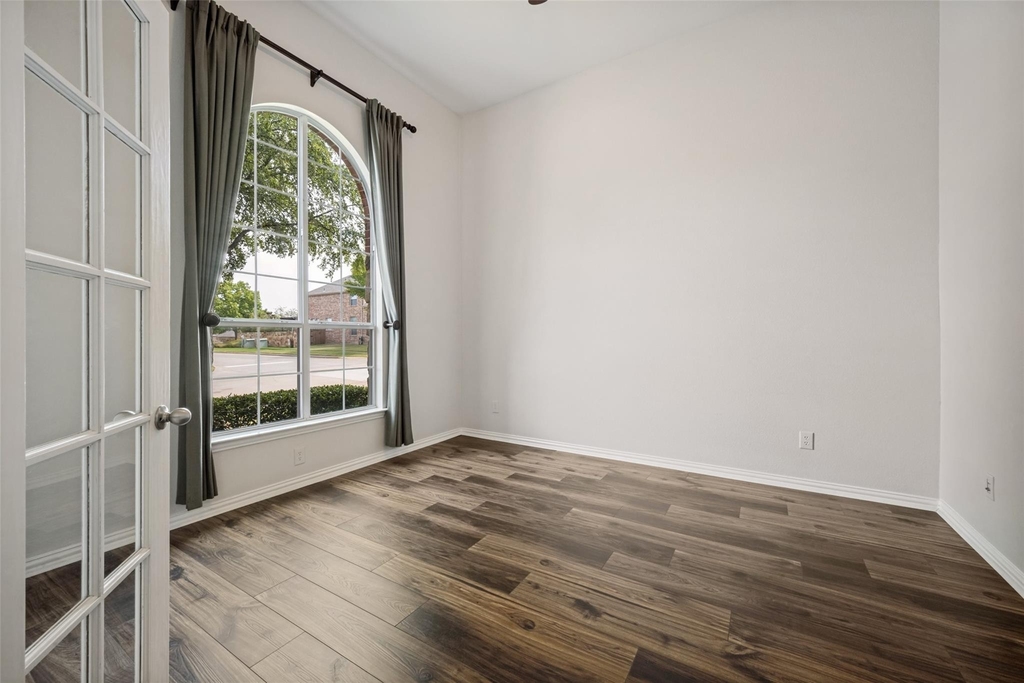 1148 Dayton Drive - Photo 2