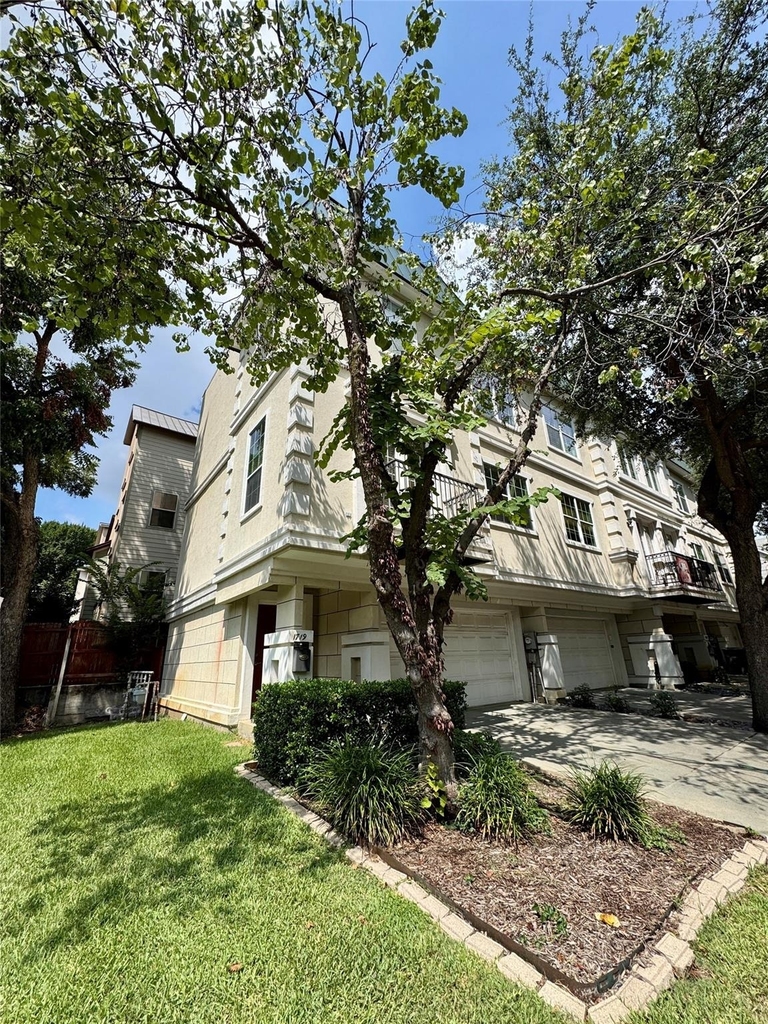 1719 Mary Street - Photo 1