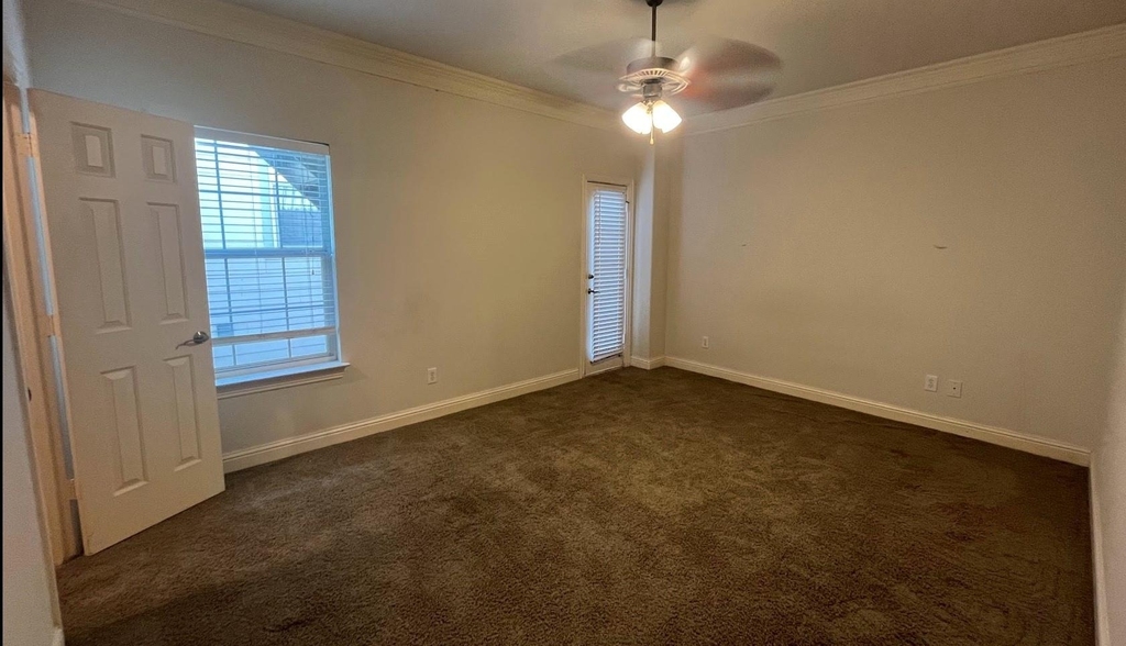 1719 Mary Street - Photo 3