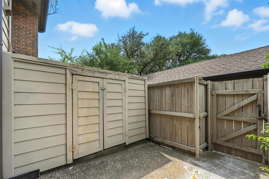 9910 Royal Lane - Photo 21