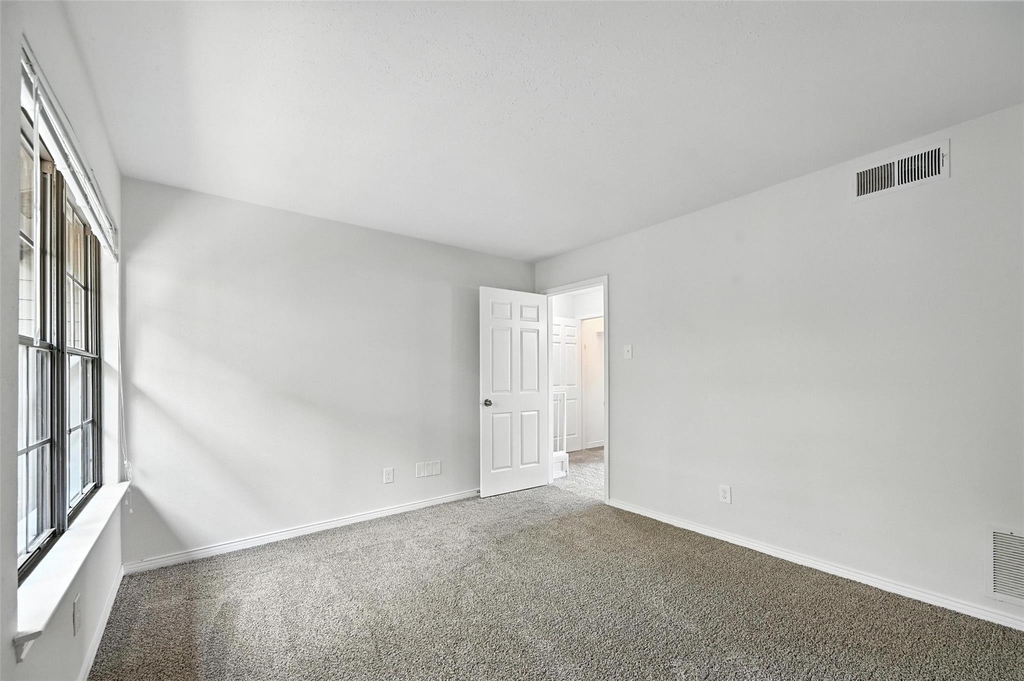 9910 Royal Lane - Photo 20