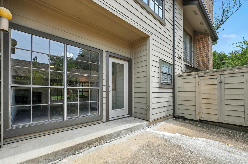 9910 Royal Lane - Photo 22