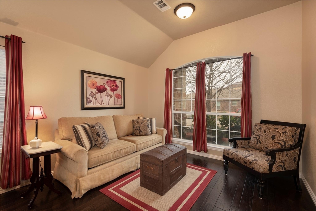 1010 Churchill Drive - Photo 3