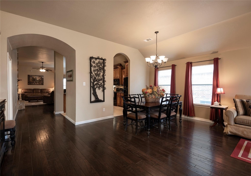 1010 Churchill Drive - Photo 4