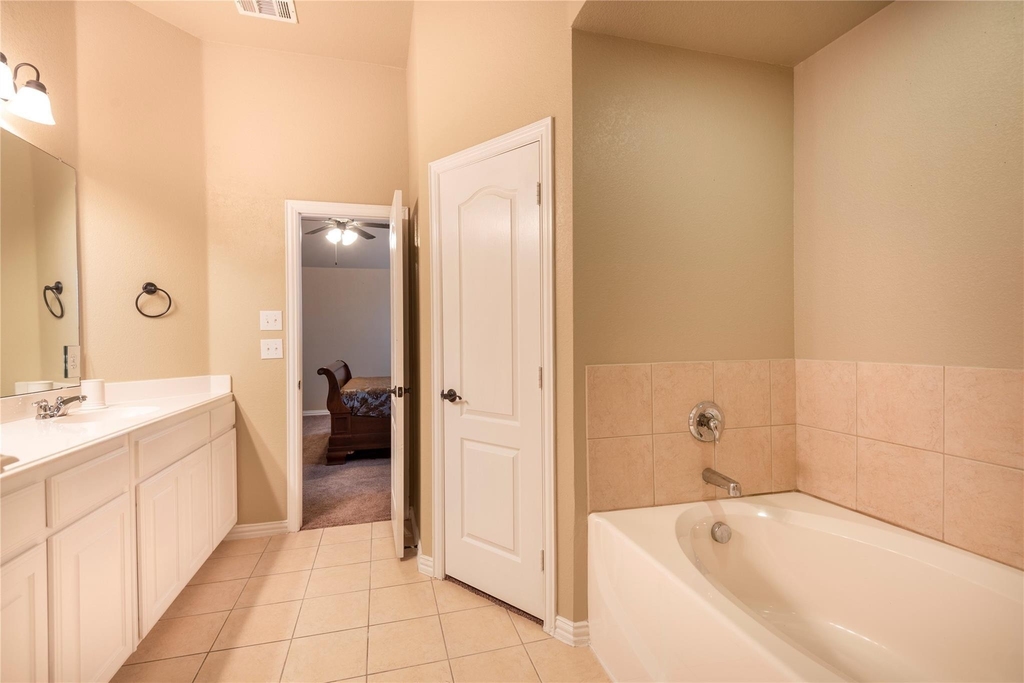 1010 Churchill Drive - Photo 12