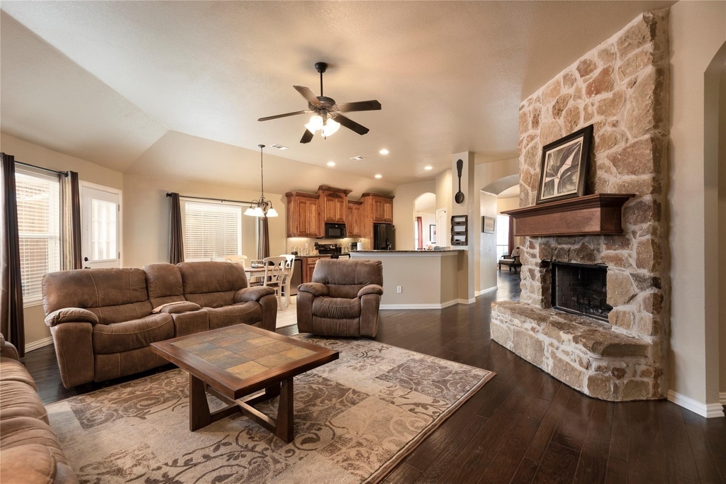 1010 Churchill Drive - Photo 11