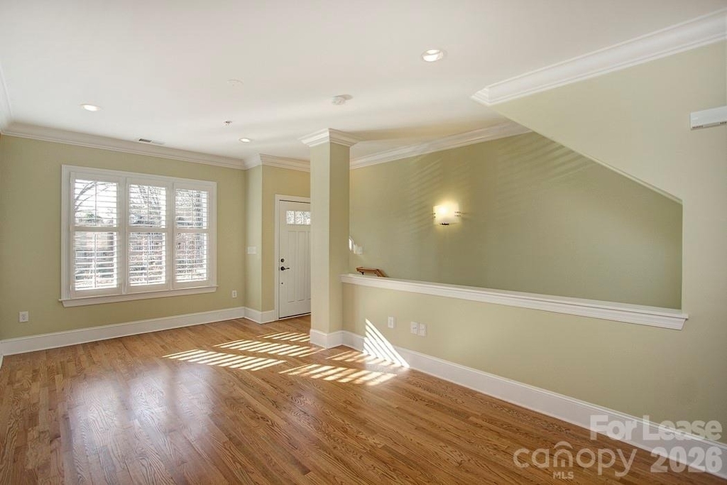 100 N Laurel Avenue - Photo 12