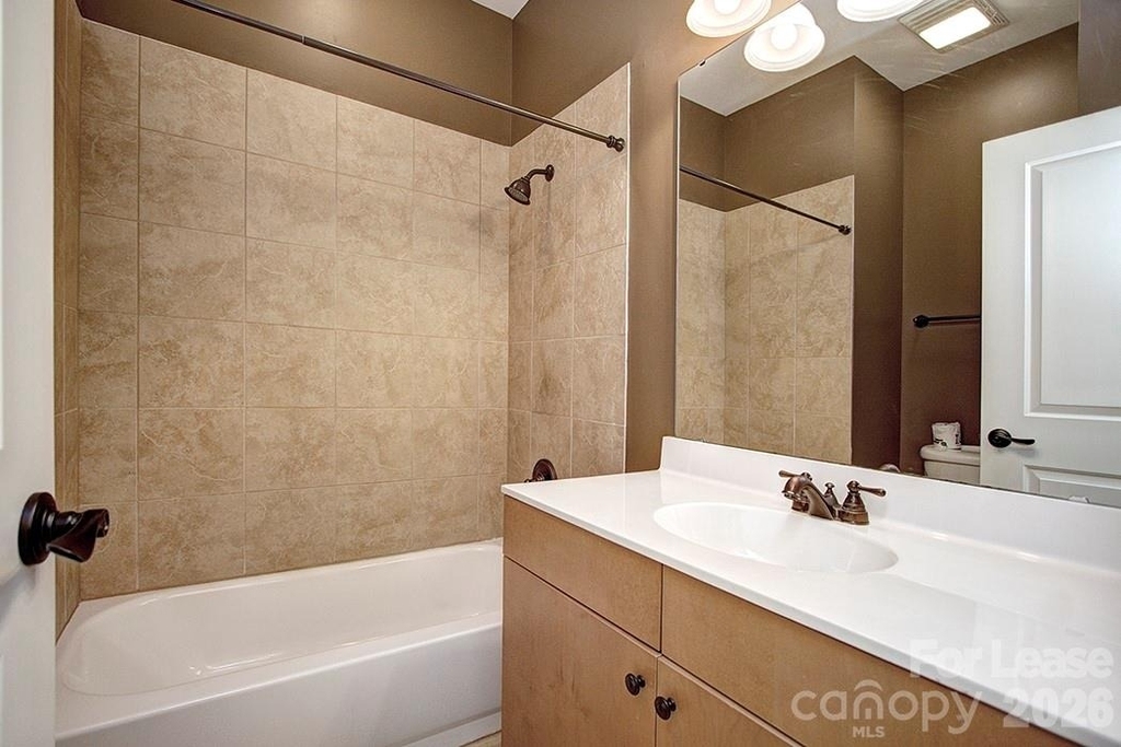 100 N Laurel Avenue - Photo 8