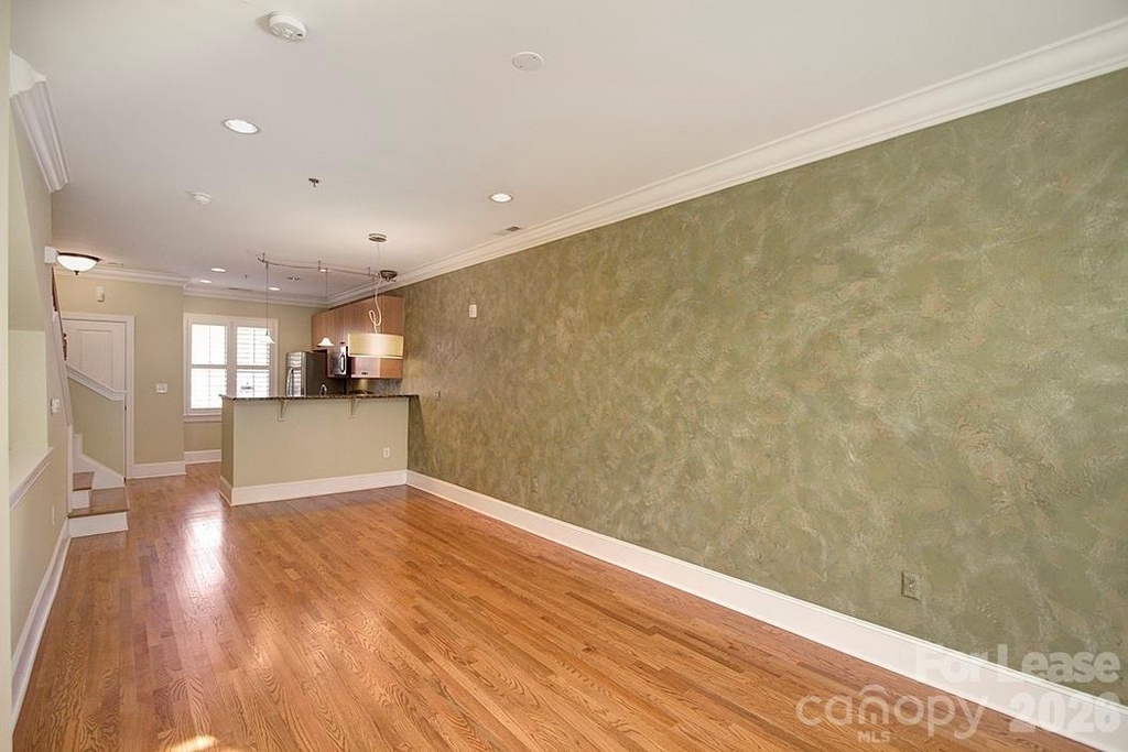 100 N Laurel Avenue - Photo 14