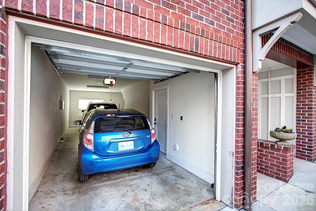 100 N Laurel Avenue - Photo 1