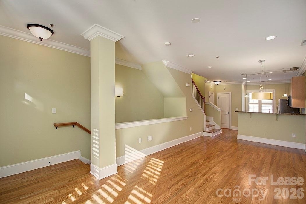 100 N Laurel Avenue - Photo 13