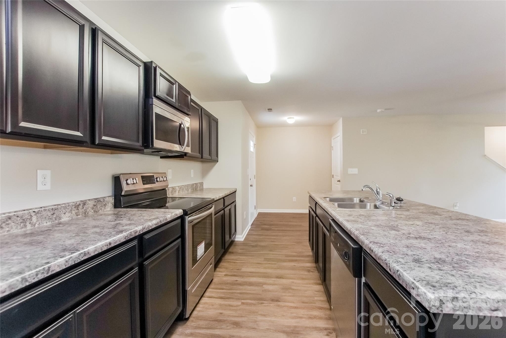 1639 Hooper Court - Photo 2
