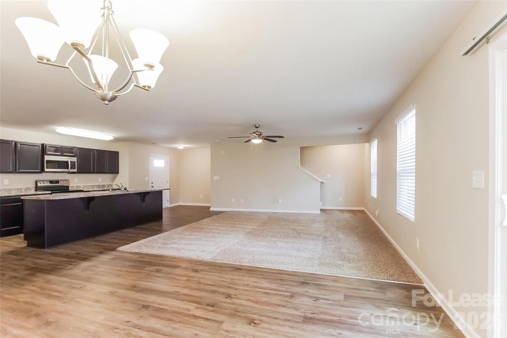 1639 Hooper Court - Photo 3