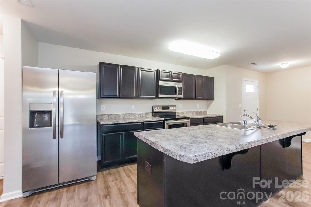 1639 Hooper Court - Photo 1