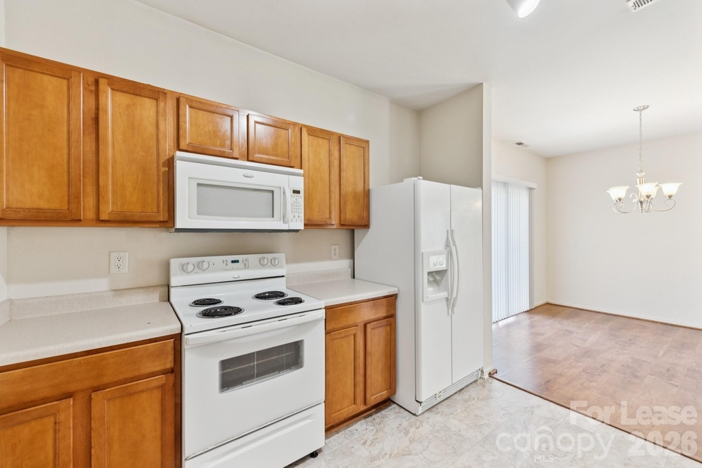 8605 Redding Glen Avenue - Photo 10
