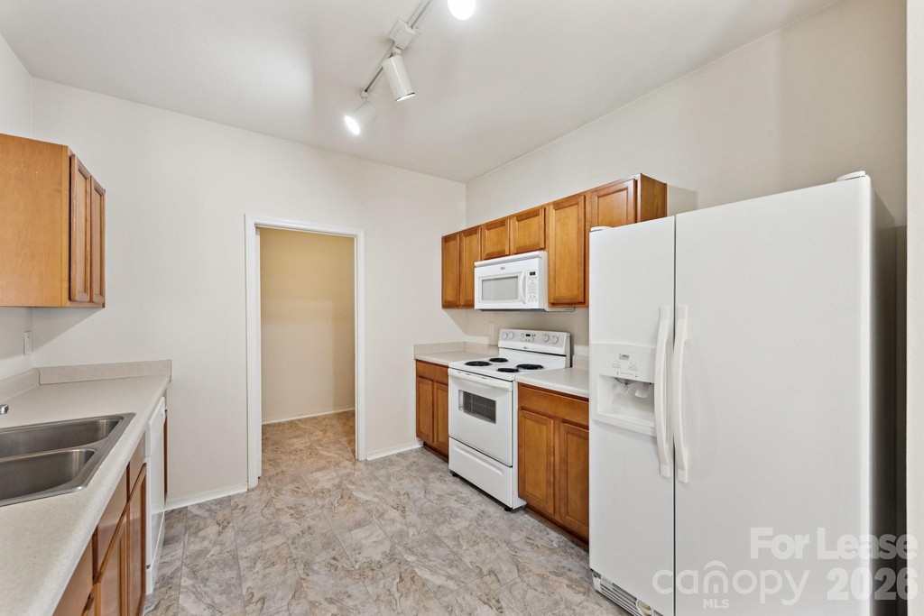 8605 Redding Glen Avenue - Photo 6