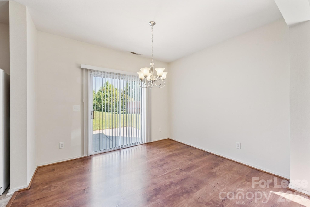 8605 Redding Glen Avenue - Photo 9