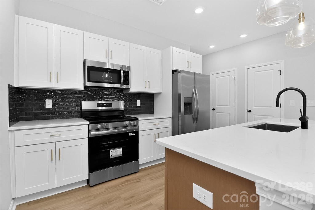 333 N Hoskins Road - Photo 2