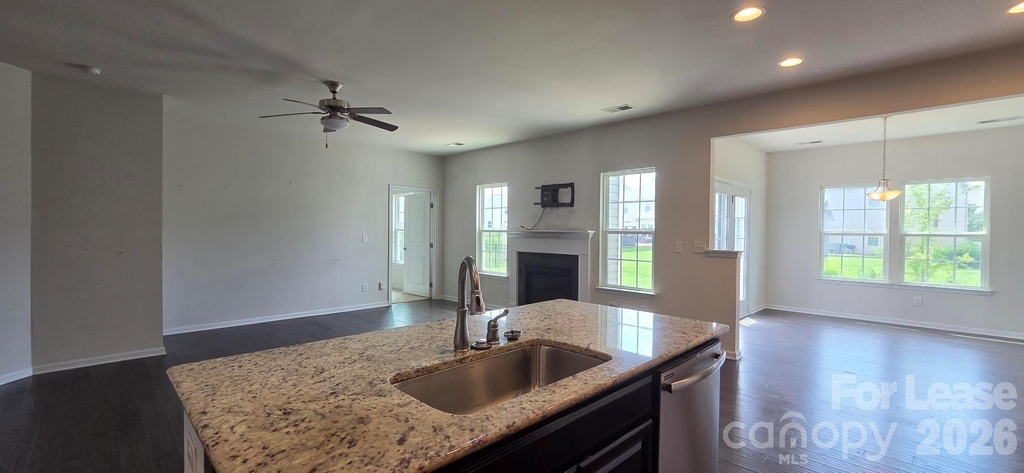 7347 Raylee Avenue Sw - Photo 3