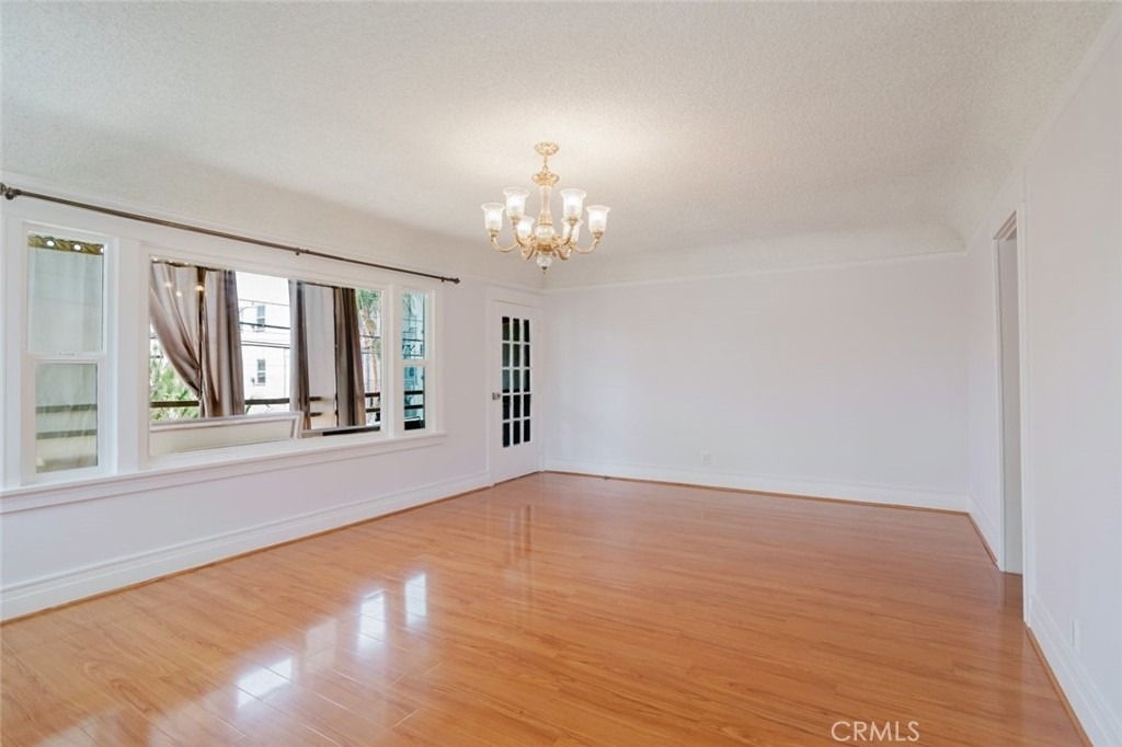 1634 N Alexandria Avenue - Photo 8