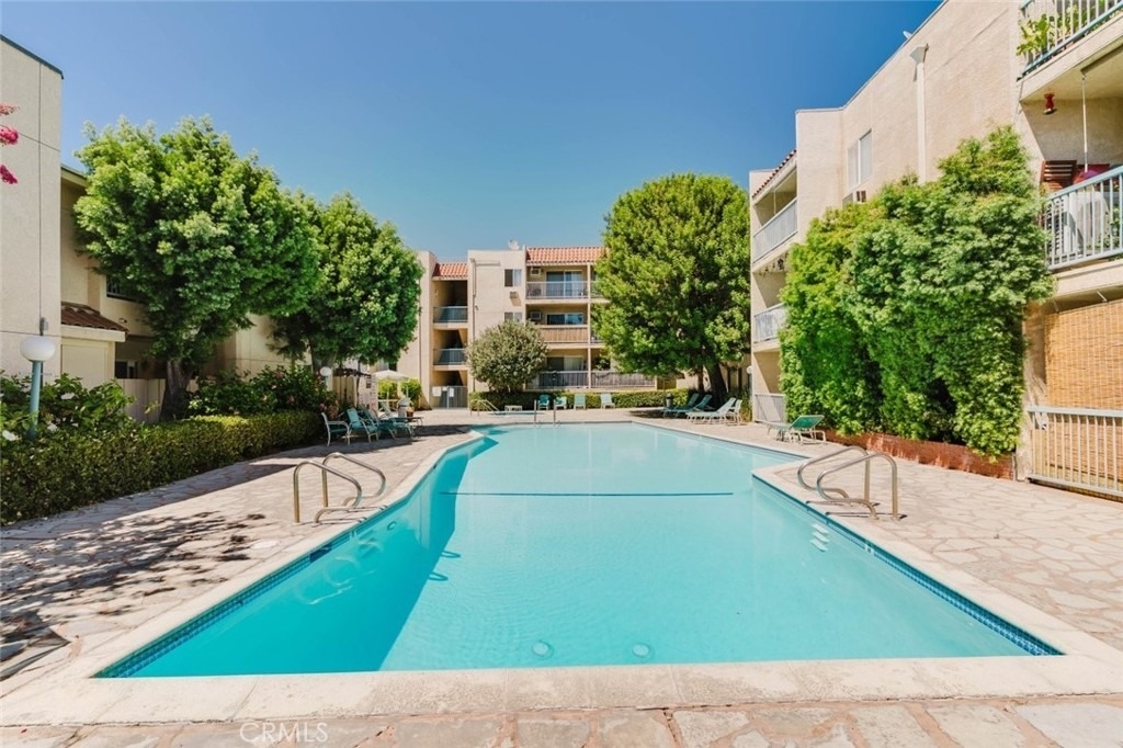 18307 Burbank Boulevard - Photo 15