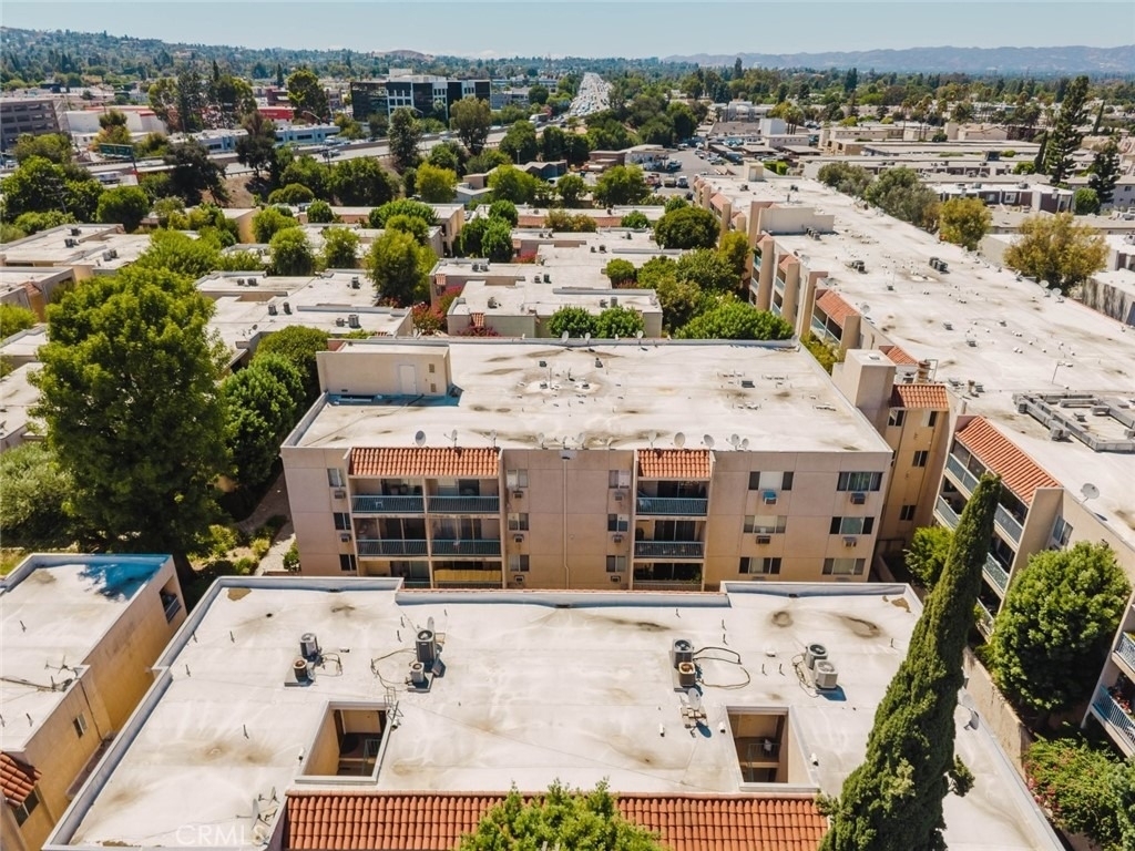 18307 Burbank Boulevard - Photo 19