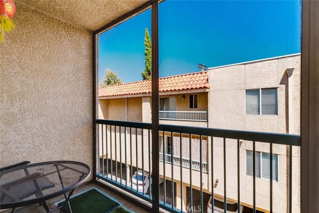 18307 Burbank Boulevard - Photo 5