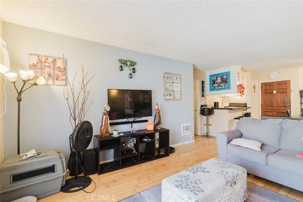 18307 Burbank Boulevard - Photo 3
