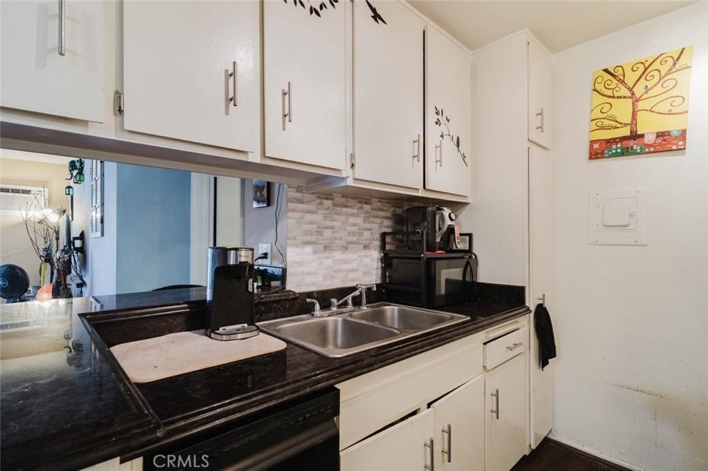 18307 Burbank Boulevard - Photo 8