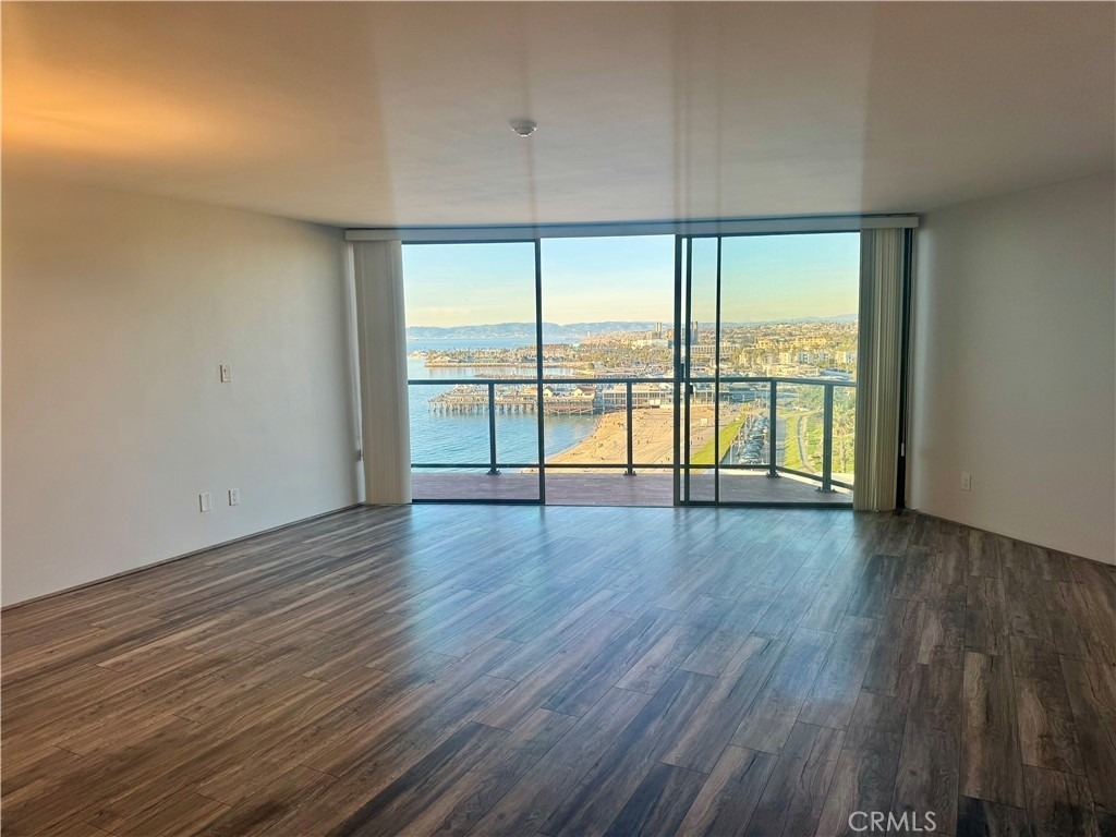 531 Esplanade - Photo 0