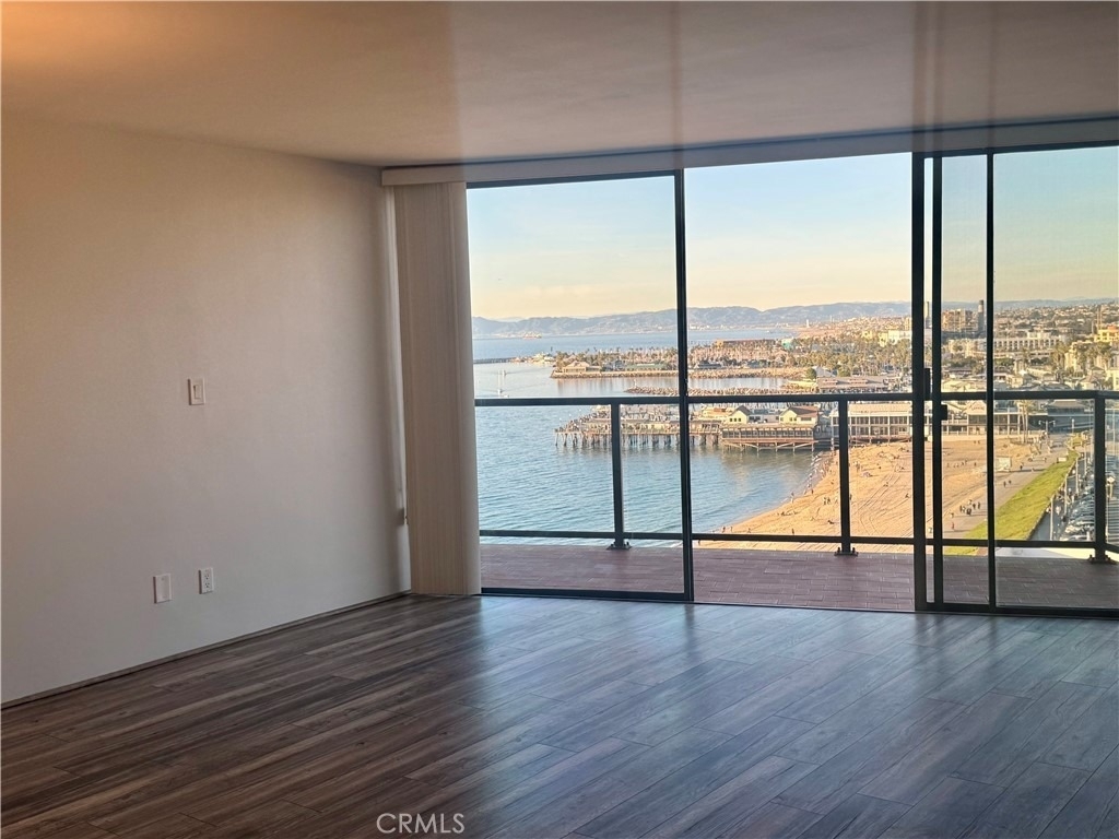 531 Esplanade - Photo 1
