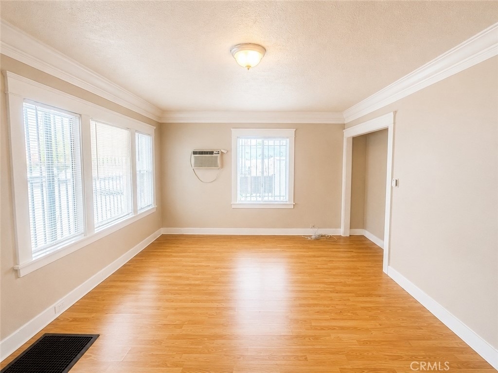 410 E Eagle Street - Photo 2