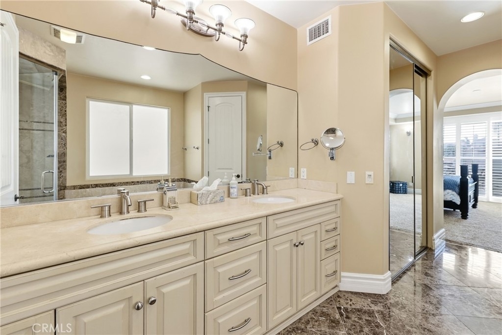 211 Chicago Ave - Photo 17
