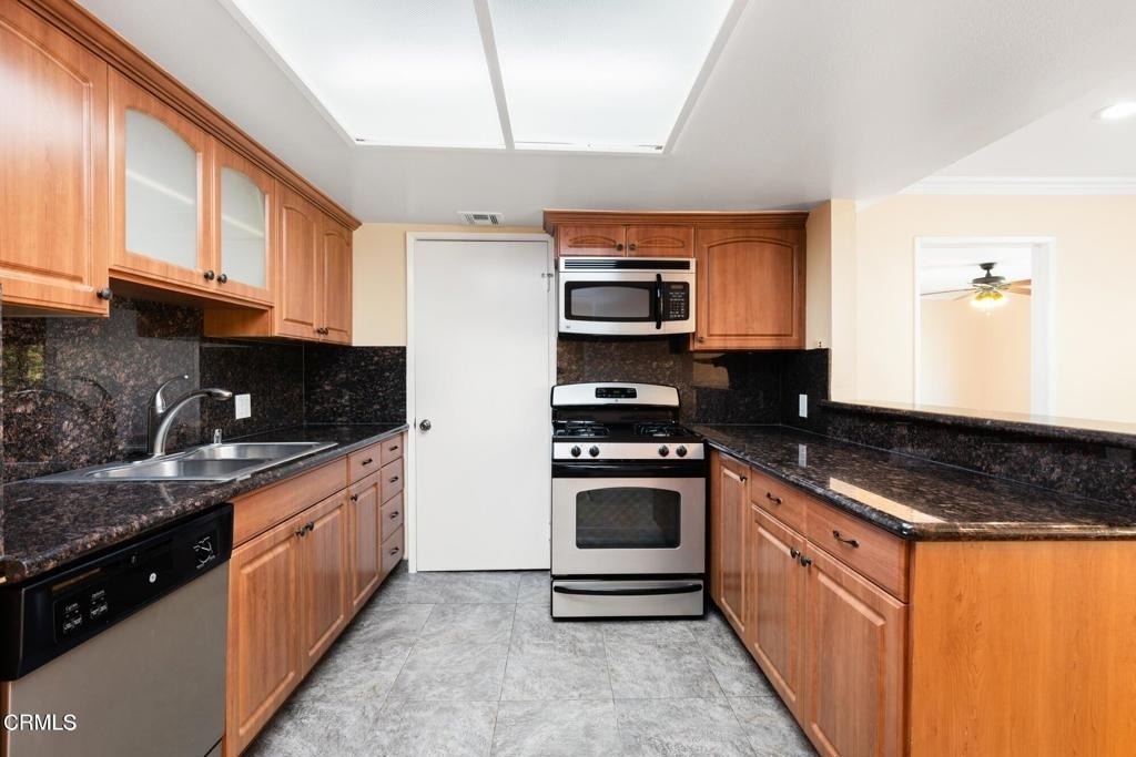 1037 N Vista Street - Photo 5