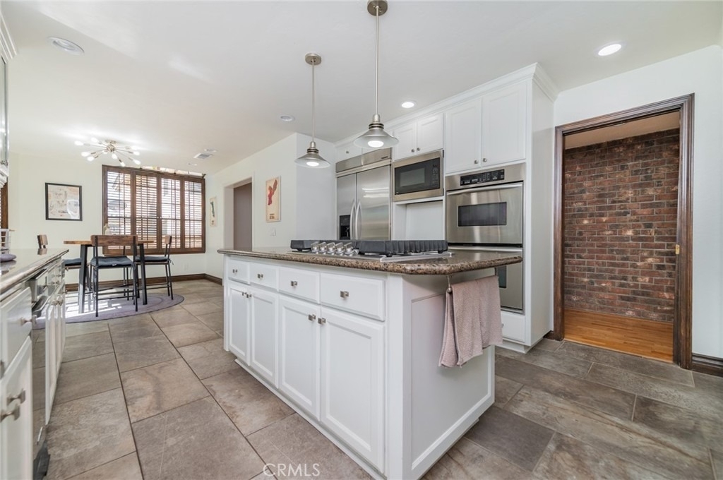 24692 Kings Road - Photo 18