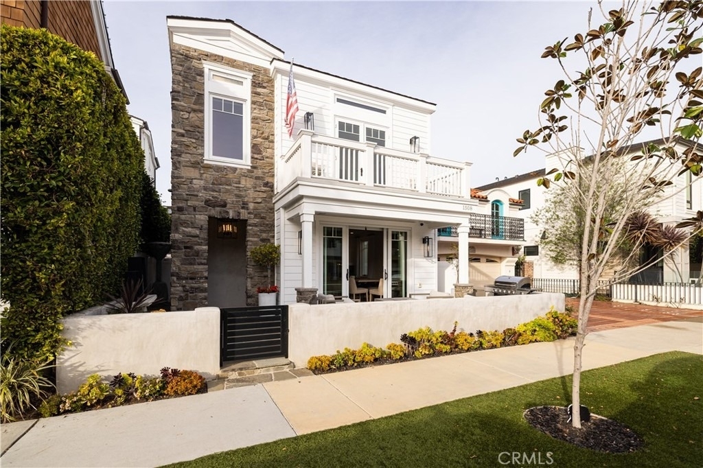 1508 E Balboa Boulevard - Photo 1