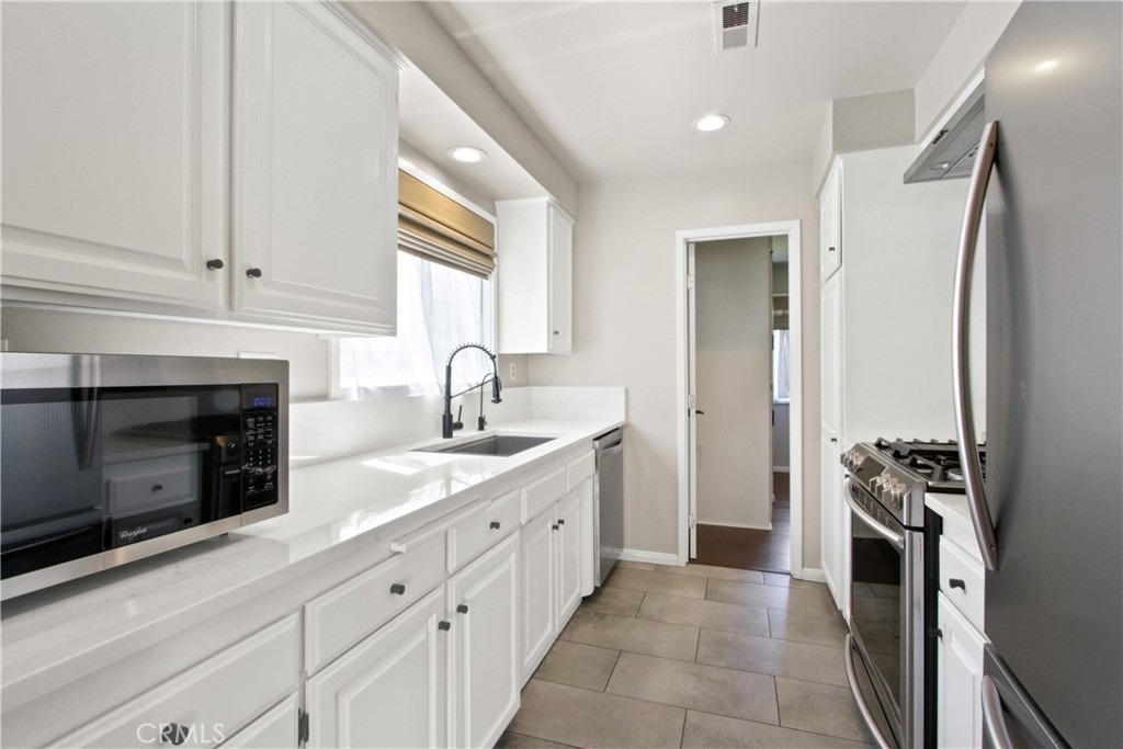 1741 Tustin Avenue - Photo 3