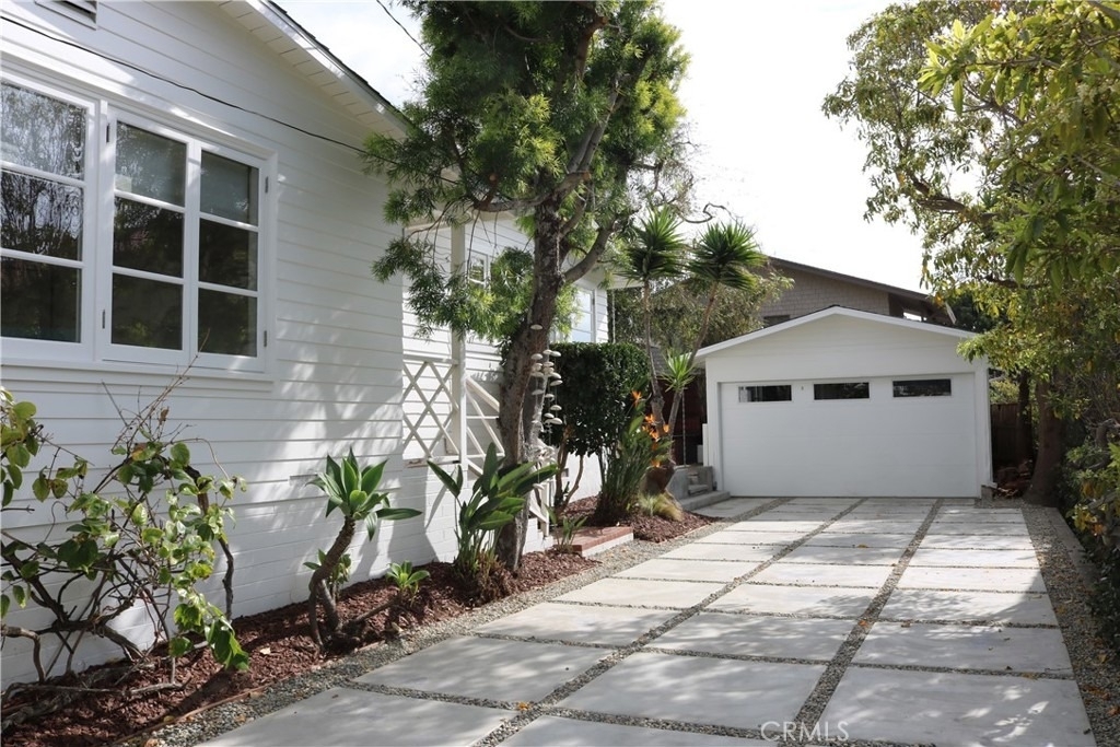 645 Thalia Street - Photo 9