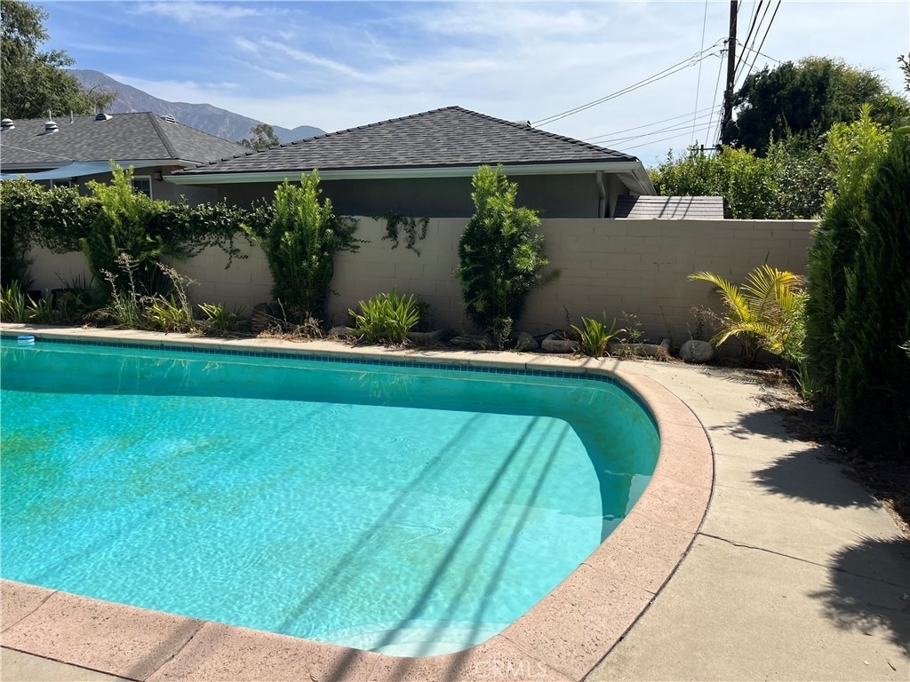 2440 Queensberry Road - Photo 36