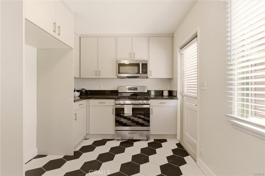 2151 Euclid Avenue - Photo 4