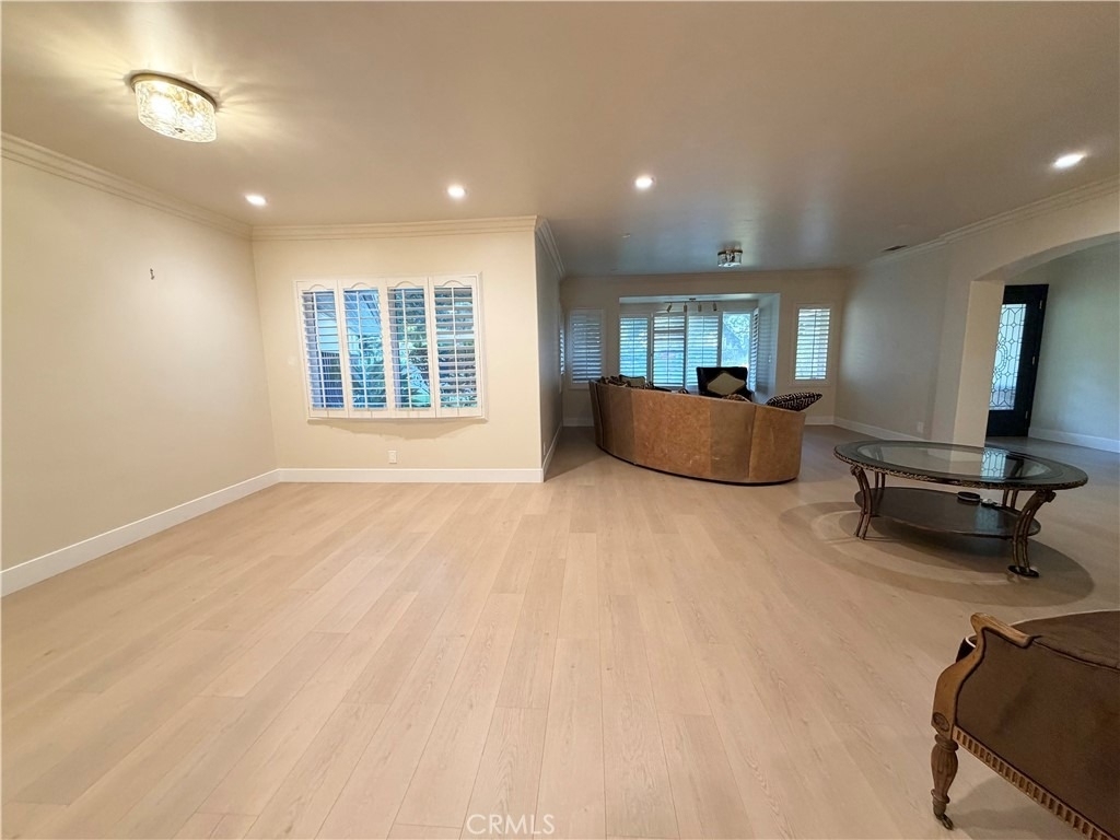 28 W Sycamore Avenue - Photo 5