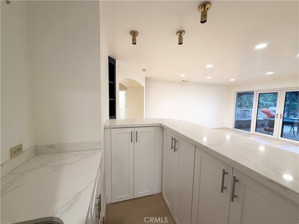 28 W Sycamore Avenue - Photo 10