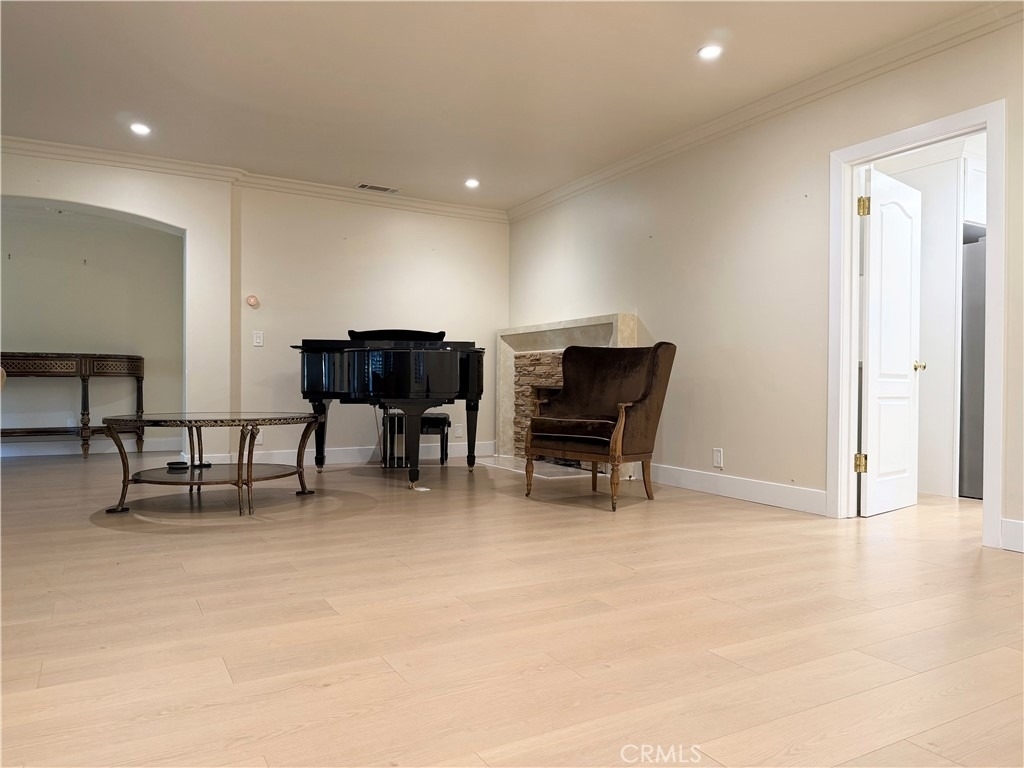 28 W Sycamore Avenue - Photo 4